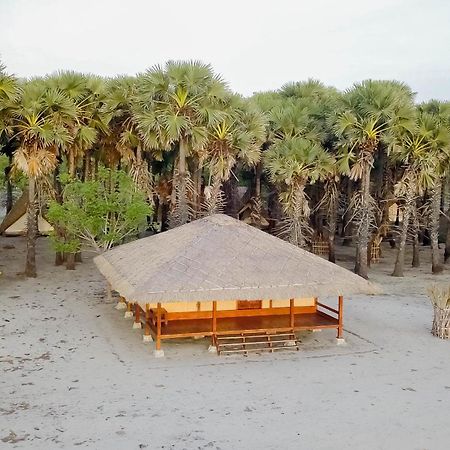 Costa Beach Resort & Club Waingapu Buitenkant foto